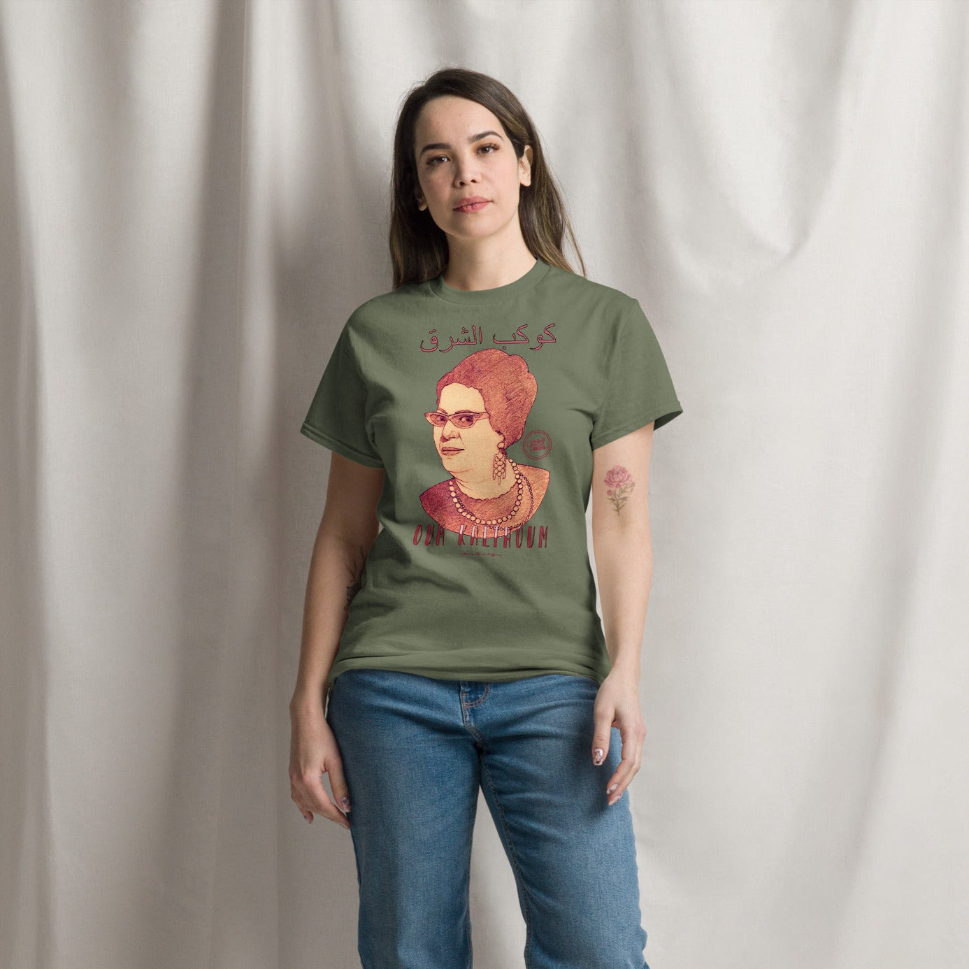 Oum Kalthoum I Le t-shirt essentiel unisexe 100% coton United Souls - Des visages, une lutte, un héritage à porter !