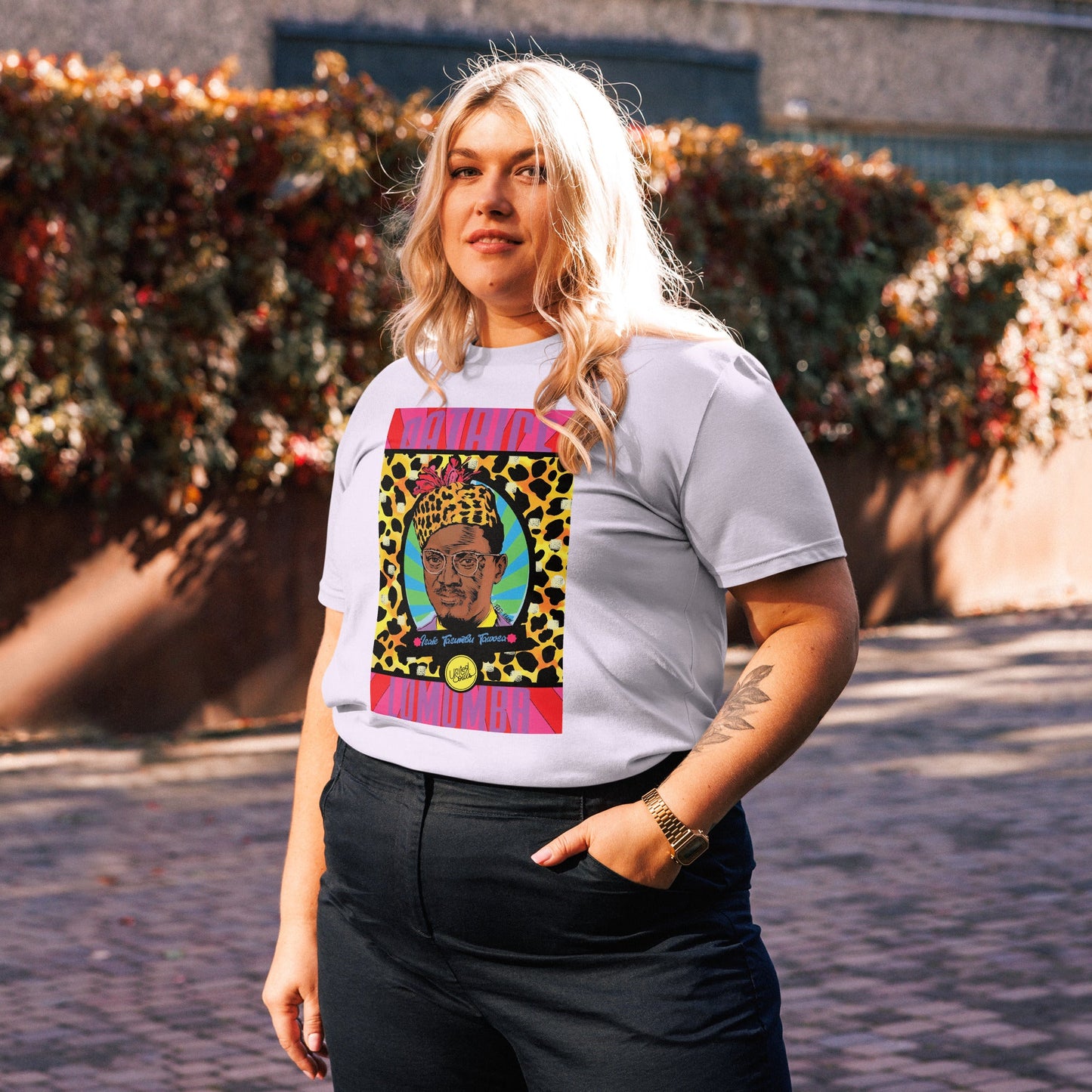 Lumumba Pop Art I Le t-shirt unisexe en coton biologique United Souls - Des visages, une lutte, un héritage à porter !