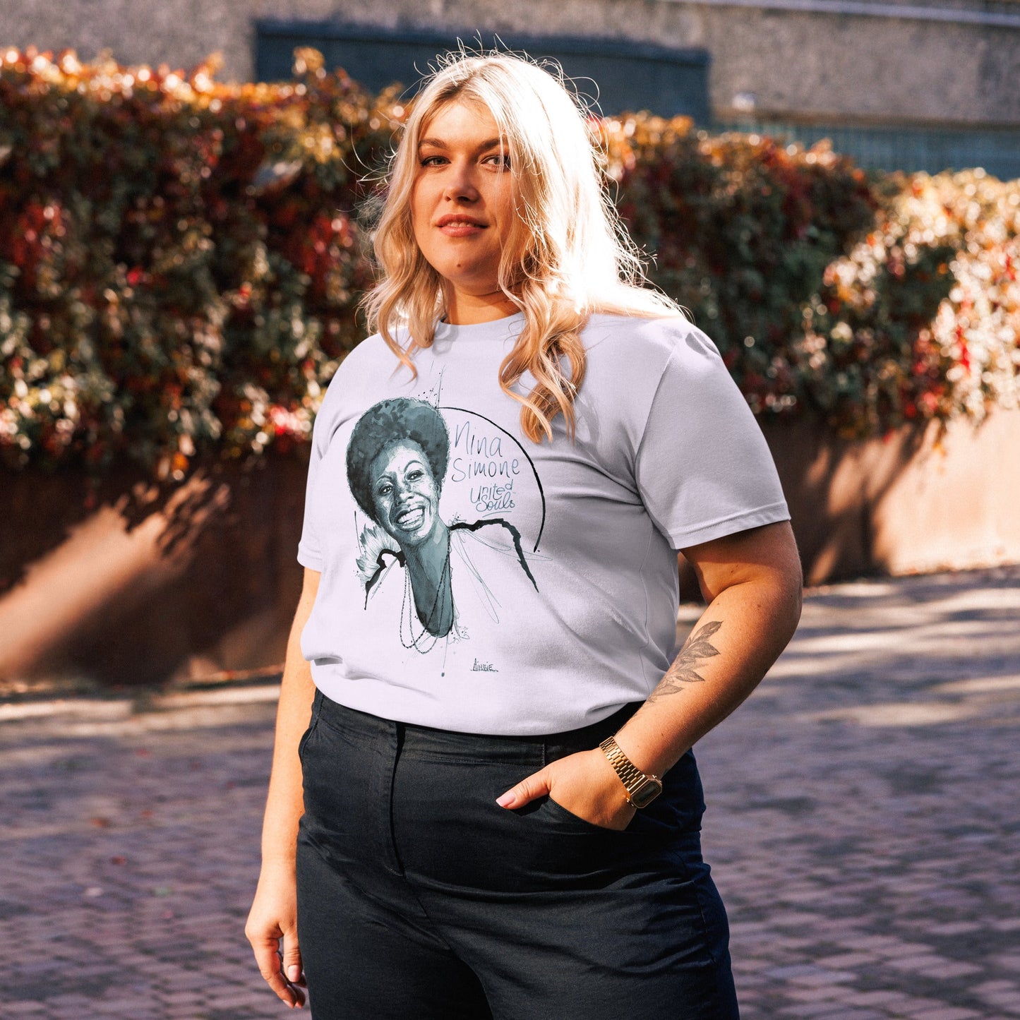 Nina Simone I Le t-shirt unisexe en coton biologique United Souls - Des visages, une lutte, un héritage à porter !