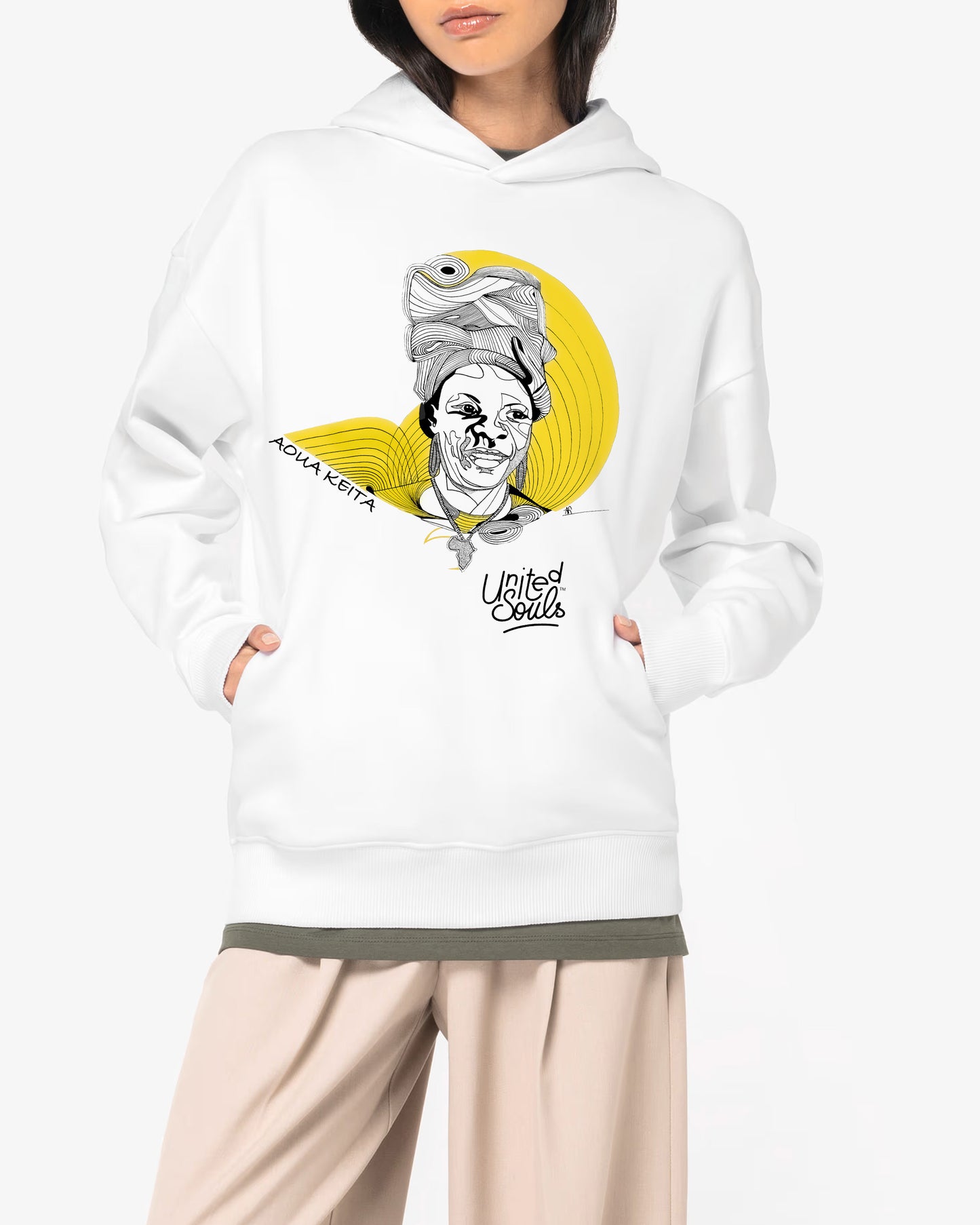 Aoua Keïta I Le sweat-shirt à capuche oversize unisexe